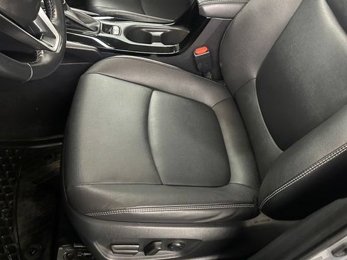Used 2022 Toyota Corolla Cross XLE AWD/4WD image 13