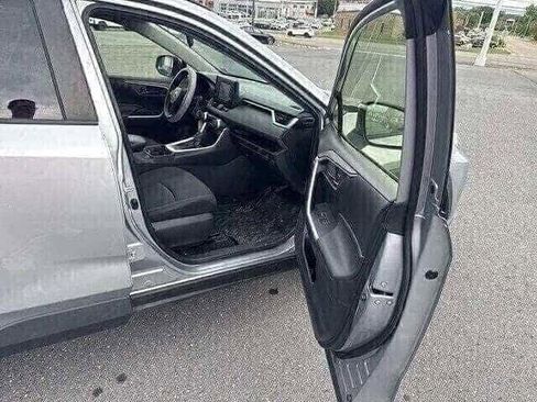 Used 2019 Toyota RAV4 LE image 22