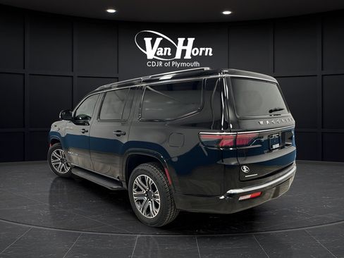 Used 2023 Jeep Wagoneer Series II AWD/4WD image 5