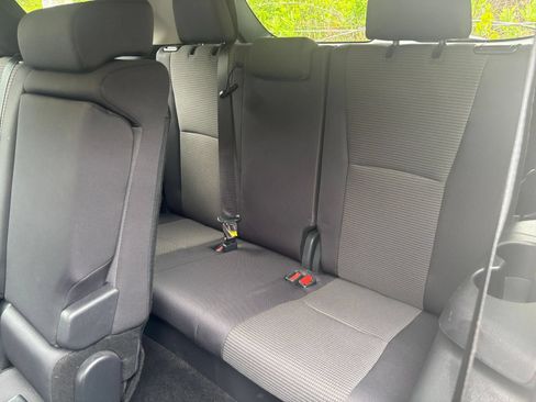 Used 2025 Toyota Highlander LE FWD image 27