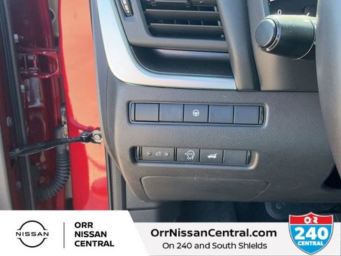 Used 2025 Nissan Rogue SV image 18