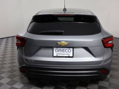 Used 2024 Chevrolet Trax LS w/ Driver Confidence Package image 7