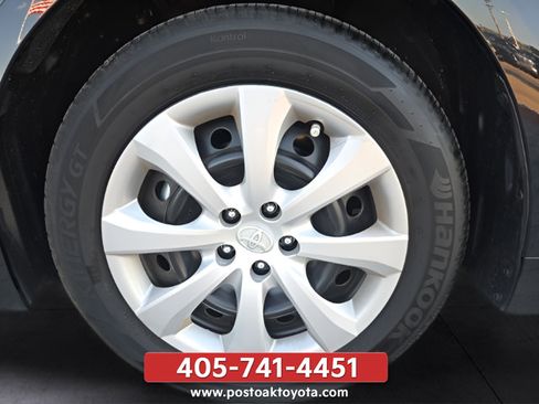 Used 2025 Toyota Corolla LE FWD image 31