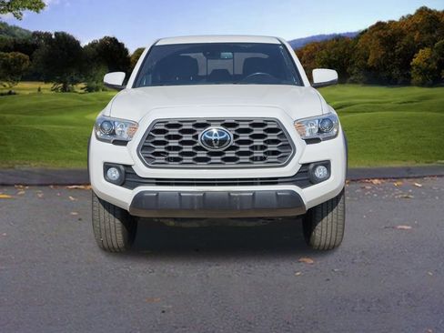 Used 2021 Toyota Tacoma TRD Off-Road image 2