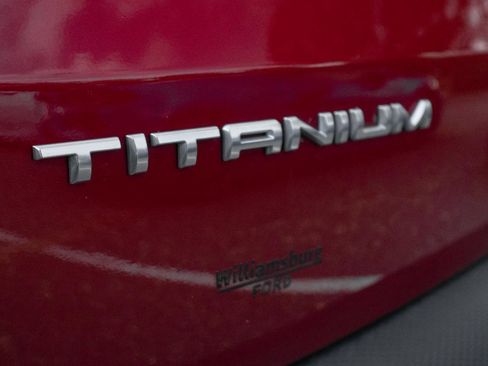 Used 2020 Ford Escape Titanium image 8