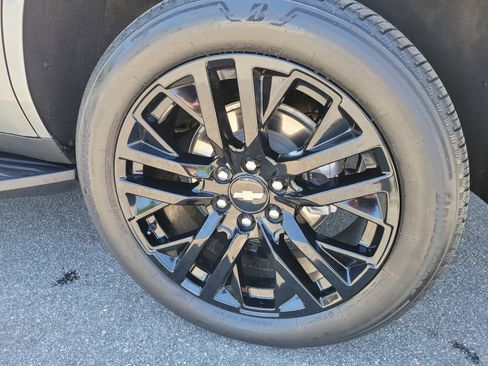Used 2024 Chevrolet Tahoe Premier w/ Premium Package 2 image 29