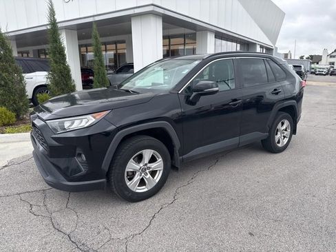 Used 2020 Toyota RAV4 XLE image 1