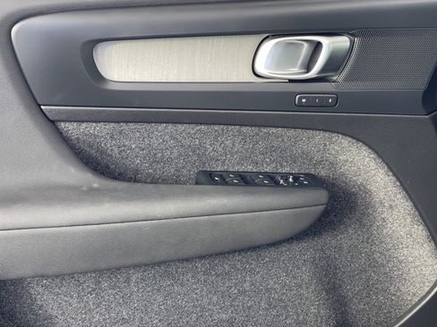 Used 2024 Volvo XC40 B5 Plus image 20