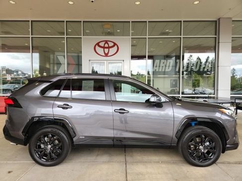 Used 2024 Toyota RAV4 SE w/ Weather Package AWD/4WD image 3