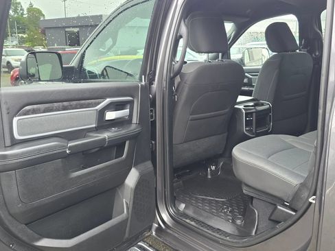 Used 2022 RAM 2500 Big Horn w/ Night Edition AWD/4WD image 14