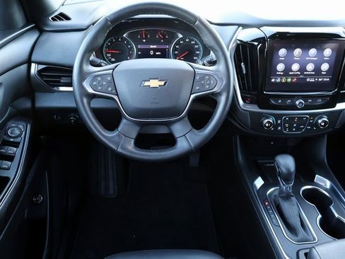 Used 2023 Chevrolet Traverse LT image 4