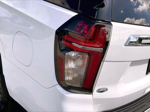 Used 2022 Chevrolet Suburban LT w/ Luxury Package image 29