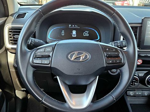 Used 2025 Hyundai Venue SEL FWD image 21