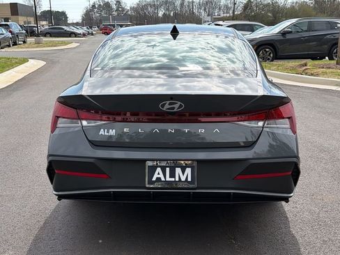 New 2026 Hyundai Elantra SE image 6