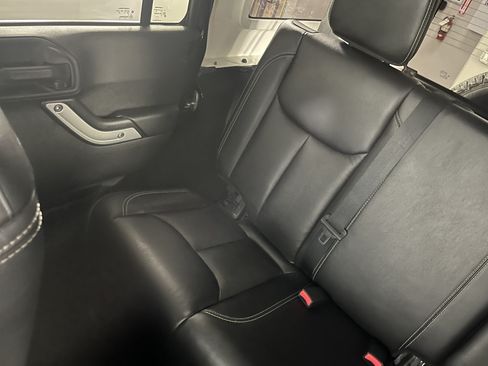 Used 2017 Jeep Wrangler Unlimited Rubicon AWD/4WD image 20