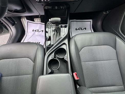 Used 2024 Kia Niro EX Touring FWD image 27