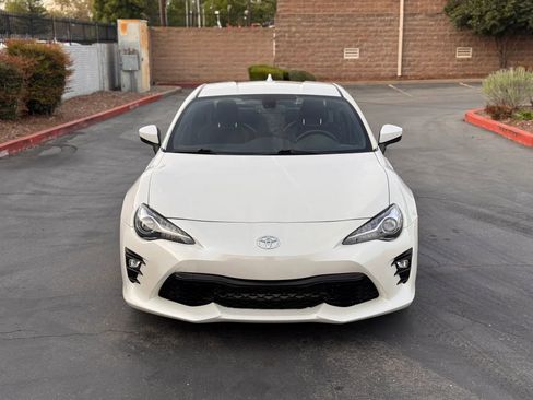 Used 2018 Toyota 86 RWD image 9
