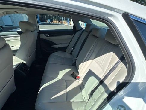 Used 2022 Honda Accord Touring image 11