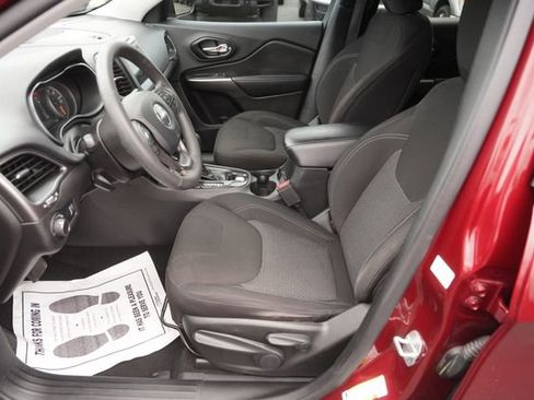 Used 2020 Jeep Cherokee Latitude FWD image 9
