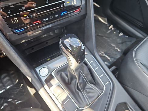 Used 2022 Volkswagen Tiguan SE FWD image 23