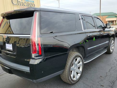 Used 2018 Cadillac Escalade ESV Luxury AWD/4WD image 9