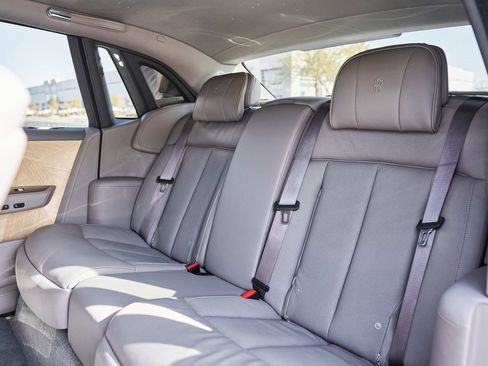 Used 2025 Rolls-Royce Phantom Sedan image 51