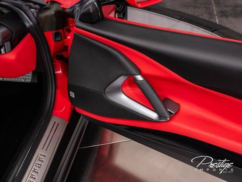 Used 2020 Ferrari 812 Superfast RWD image 32