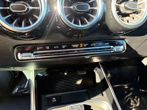 Used 2025 Mercedes-Benz GLB 250 image 12