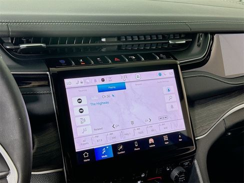 Used 2022 Jeep Grand Cherokee Limited 4xe image 8