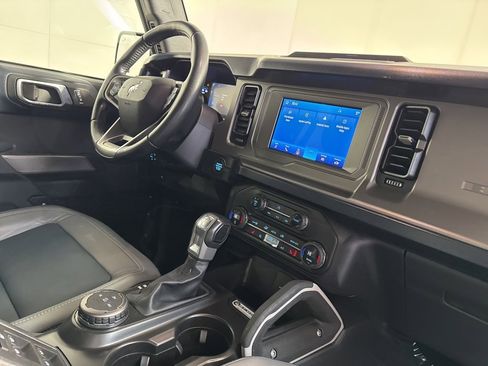 Used 2021 Ford Bronco Outer Banks image 9