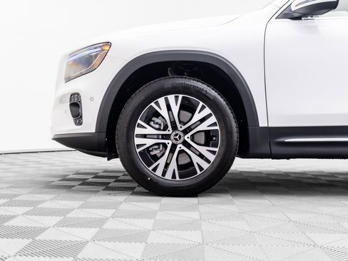 New 2025 Mercedes-Benz GLB 250 4MATIC image 24