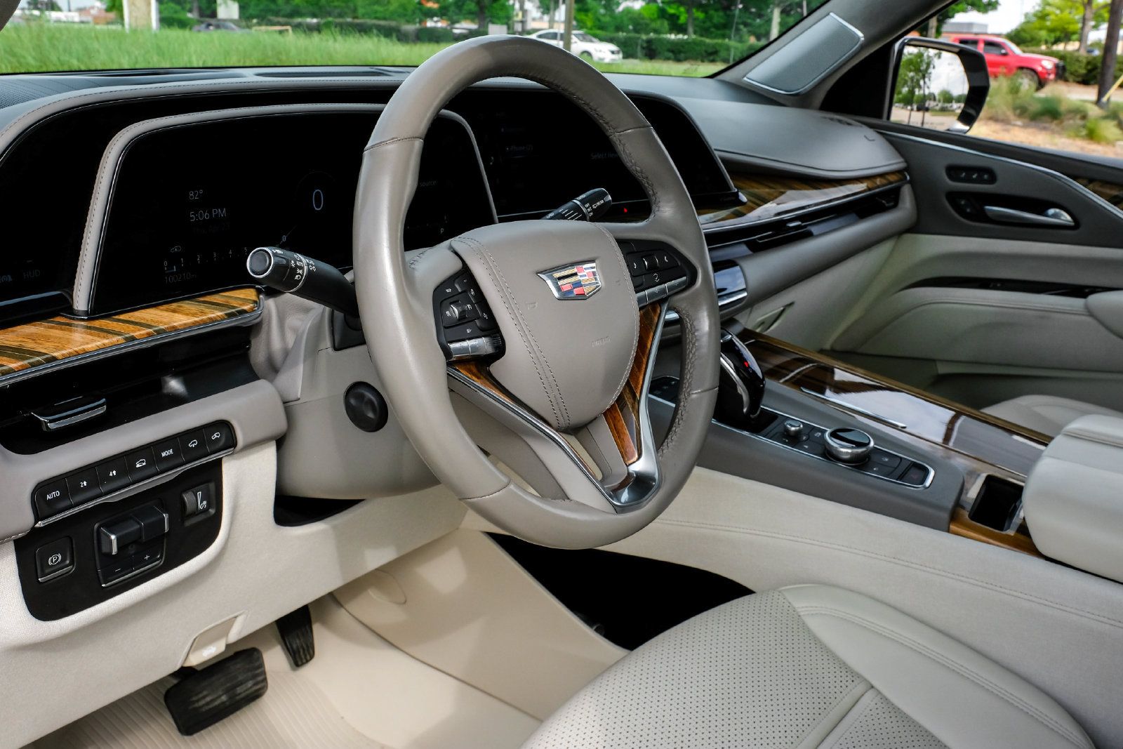 Used 2021 Cadillac Escalade Sport Platinum AWD/4WD image 3