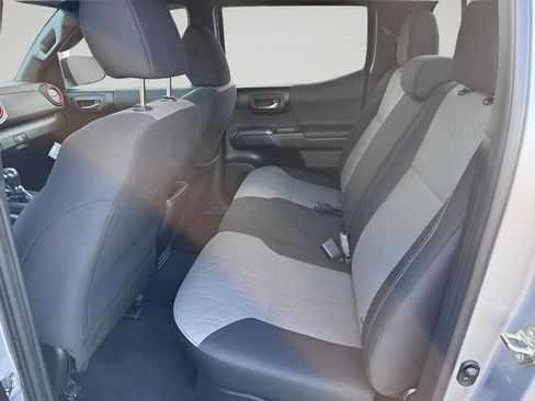 Used 2020 Toyota Tacoma TRD Sport w/ Blackout Package image 33