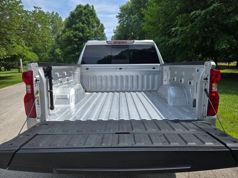 Used 2022 Chevrolet Silverado 1500 LT w/ Safety Package AWD/4WD image 5