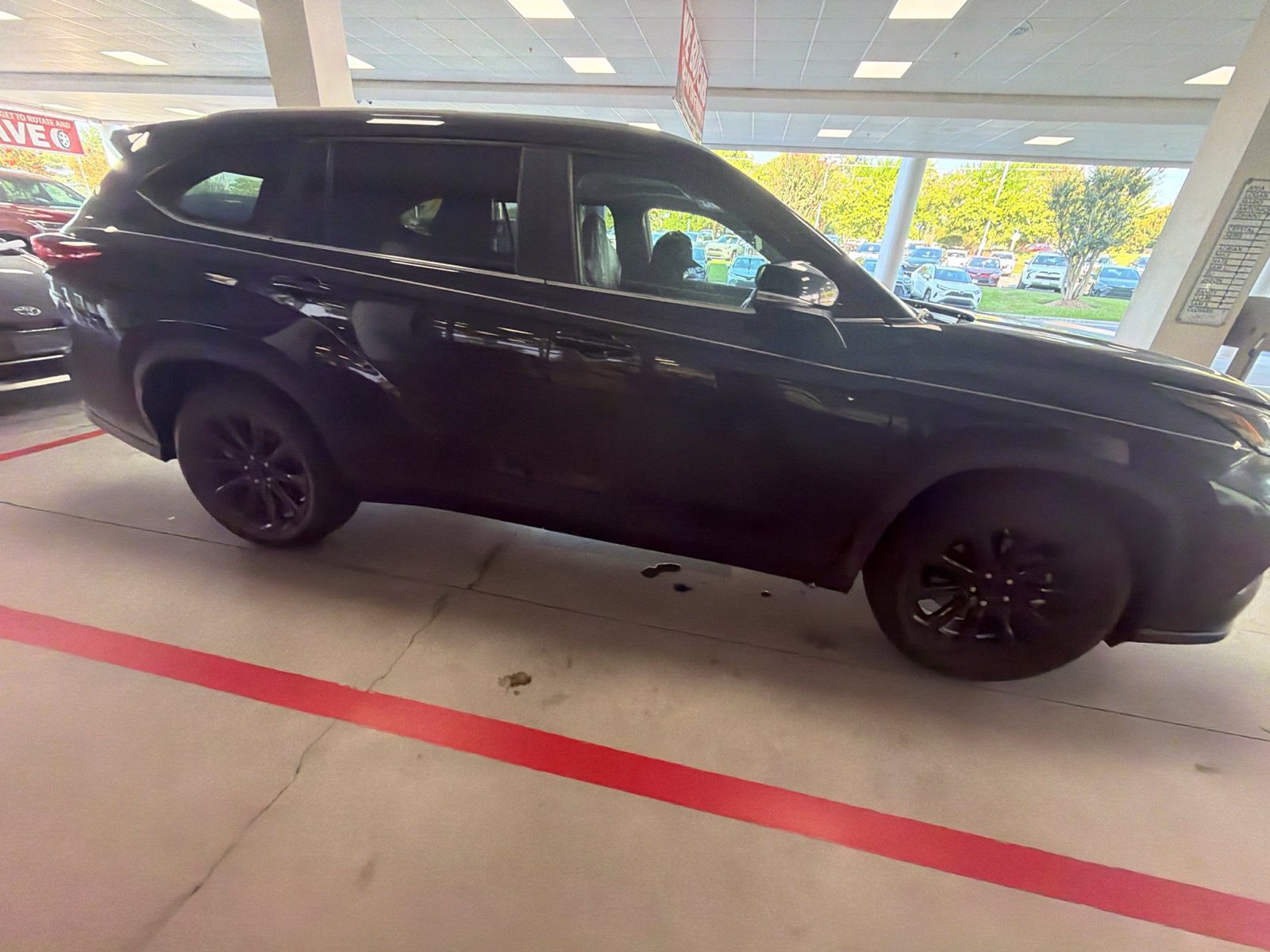 Used 2023 Toyota Highlander Bronze Edition FWD image 15