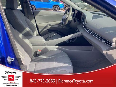 Used 2023 Hyundai Elantra SEL image 17