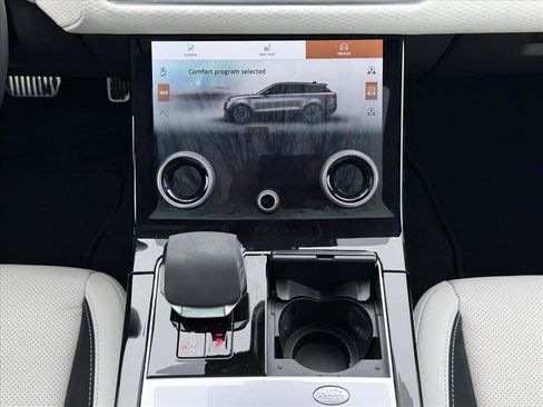 Used 2021 Land Rover Range Rover Velar R-Dynamic S image 25