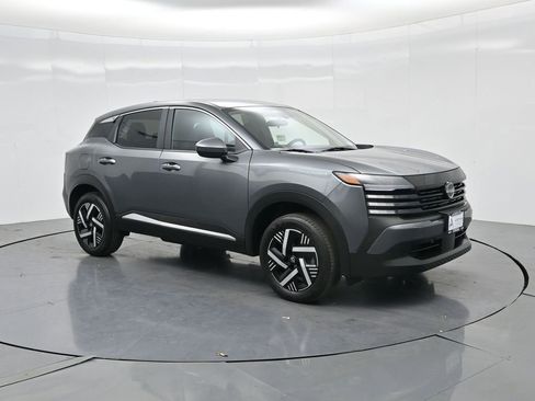 Used 2025 Nissan Kicks SV image 15