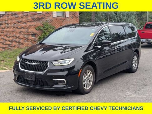 Used 2025 Chrysler Pacifica Select FWD image 10