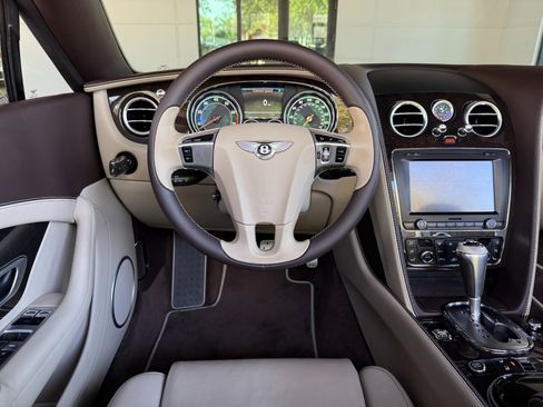 Used 2015 Bentley Continental GT image 32