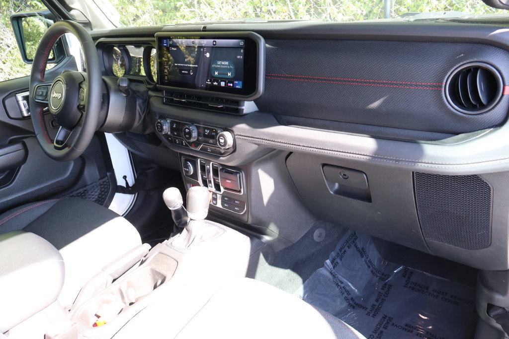 Used 2025 Jeep Wrangler Unlimited Rubicon AWD/4WD image 37