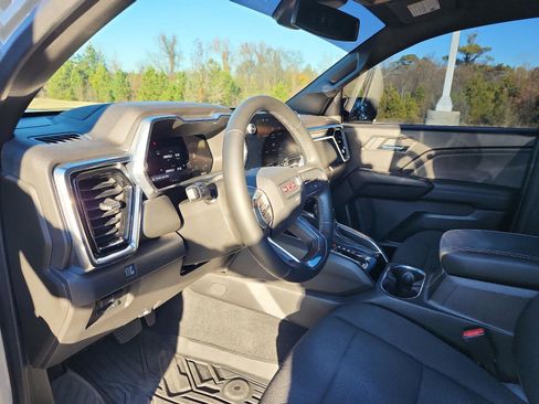 Certified 2024 GMC Canyon Elevation w/ Convenience Package image 12