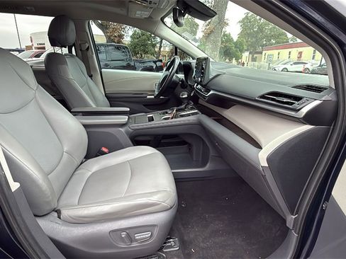 Used 2021 Toyota Sienna XLE image 40