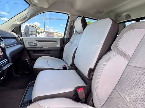 Used 2025 RAM 2500 Laramie AWD/4WD image 15