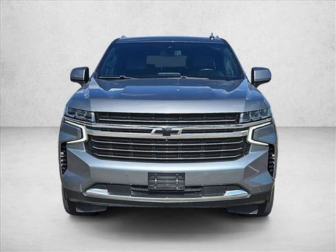 Used 2022 Chevrolet Suburban LT w/ Luxury Package image 2