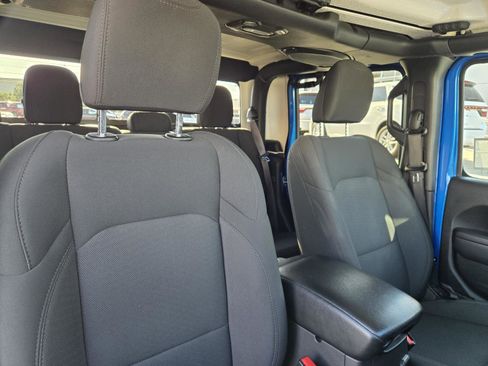 Used 2022 Jeep Gladiator Sport image 33