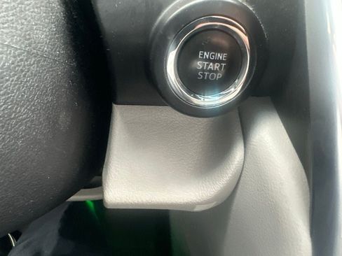 Used 2017 Toyota Camry XLE FWD image 17
