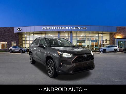 Used 2022 Toyota RAV4 XLE Premium AWD/4WD image 4