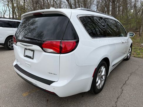 Used 2020 Chrysler Pacifica Limited FWD image 2