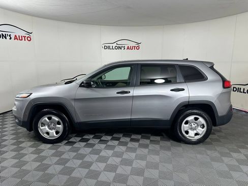Used 2017 Jeep Cherokee Sport AWD/4WD image 3